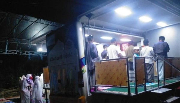 Mobil Mushala Portable, Mudahkan Warga Shalat di Bulan Suci Ramadan