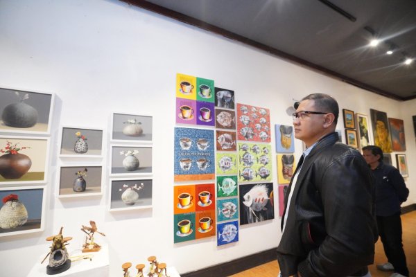 Pj. Wali Kota Batu Aries Lihat Pameran Seni dan Kerajinan di Galeri Raos