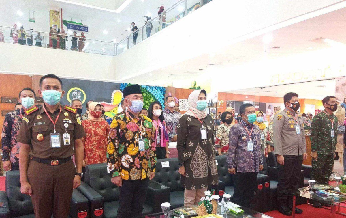 Pasarkan Produk Daur Ulang Sampah di Mall, DLH Pemkot Batu Diapresiasi Pengunjung Batos