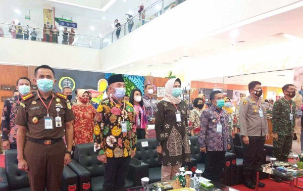 Pasarkan Produk Daur Ulang Sampah di Mall, DLH Pemkot Batu Diapresiasi Pengunjung Batos