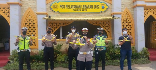 Langgar Operasi Ketupat Semeru, Sat Lantas Polres Batu Hadiahi Janur Kuning
