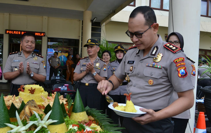 Wujud Kepedulian, Kapolres Batu Rayakan Moment Ulang Tahun Anggota