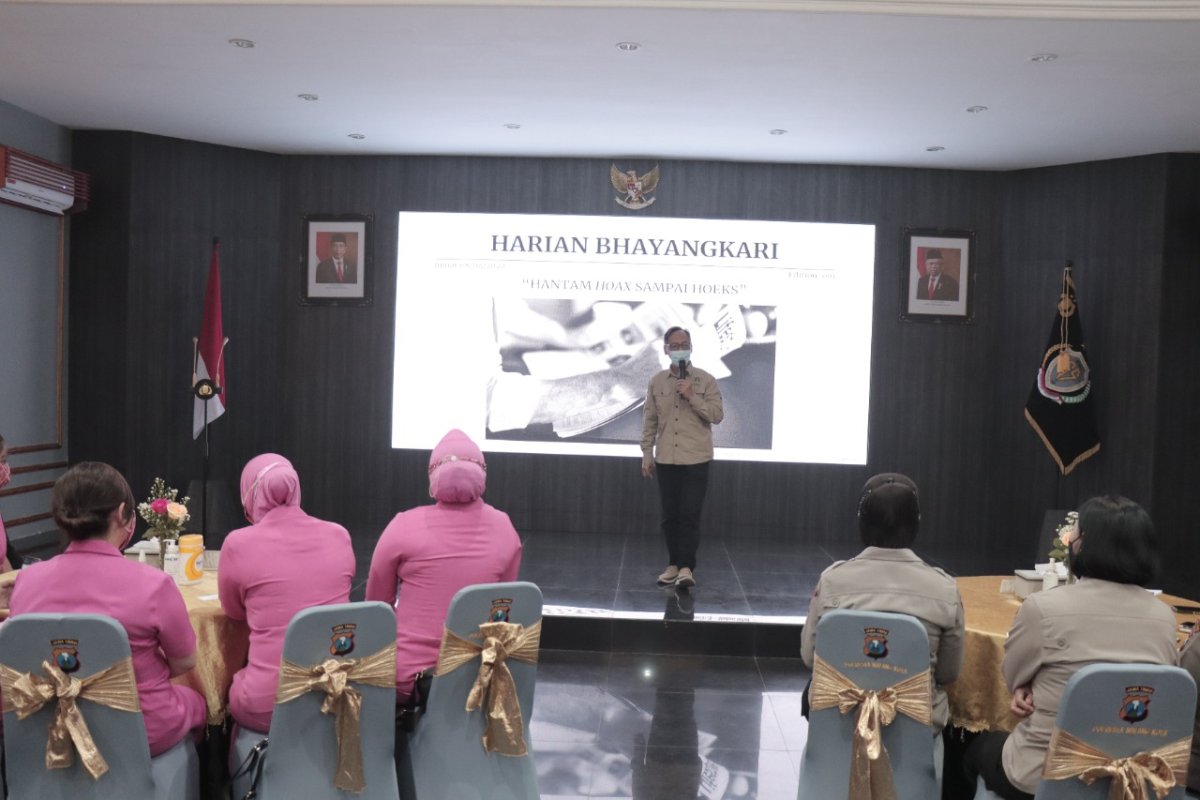 Gandeng PWI Malang Raya, Polresta Malang Kota Gelar Pelatihan Edukasi Bermedia Sosial Bagi Anggota dan Bhayangkari