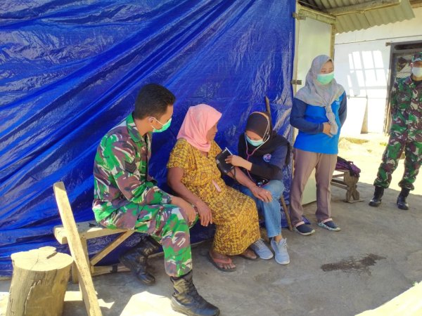 Relawan STIKes Kepanjen, Lakukan Pemeriksaan Kesehatan Pasca Gempa
