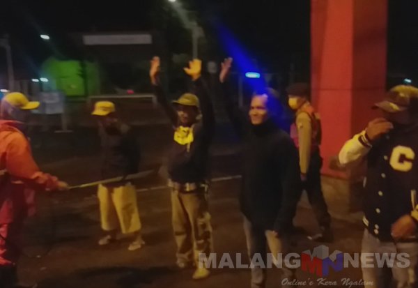 Cegah Penularan Covid-19, Polres Batu Bubarkan Masyarakat yang Masih Nekat Berkerumun