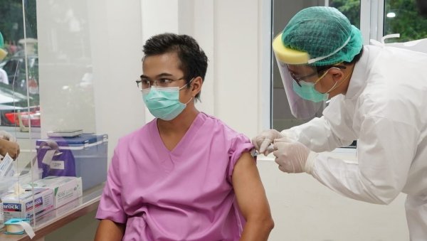 Bioskop Kembali Beroperasi, Karyawan Cinepolis Suntik Vaksin