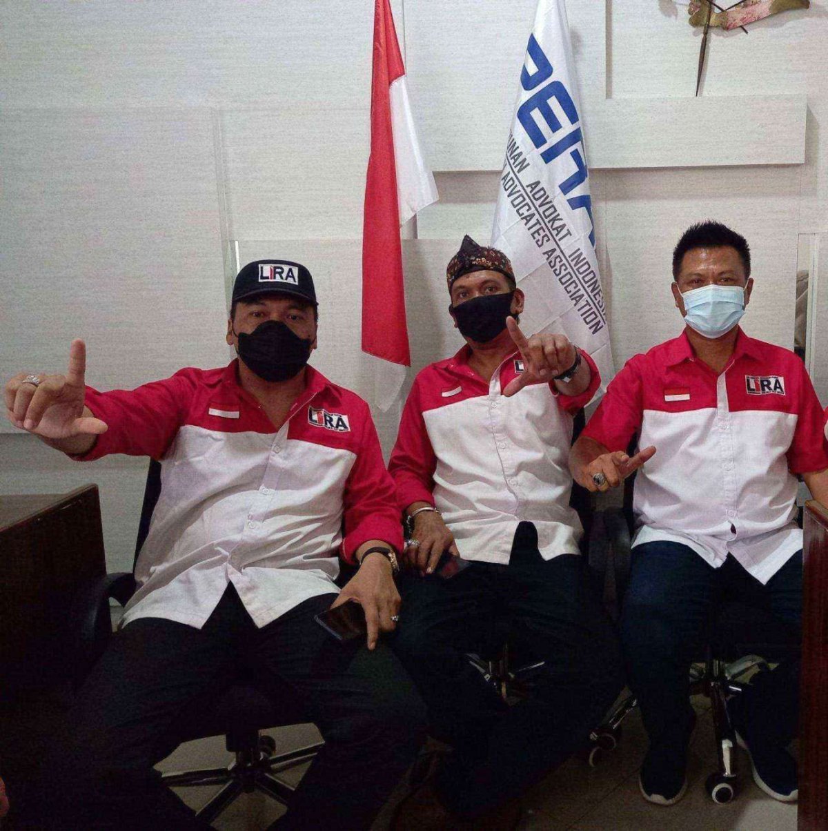 Sosialisasikan Prokes, LIRA Kota Batu Bagikan Ribuan Masker Gratis