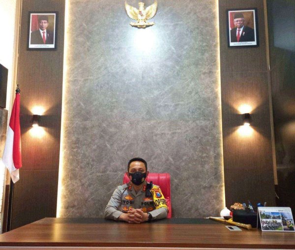 Dirgahayu Lalu Lintas Bhayangkara ke 66, Kapolres Batu Berikan Bantuan Sembako Kepada Peserta Vaksin