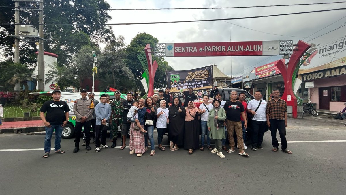 Momen Bulan Suci Ramadan 1445 H, PNS Kota Batu Bagikan 2000 Takjil dan Ajak Masyarakat Bukber