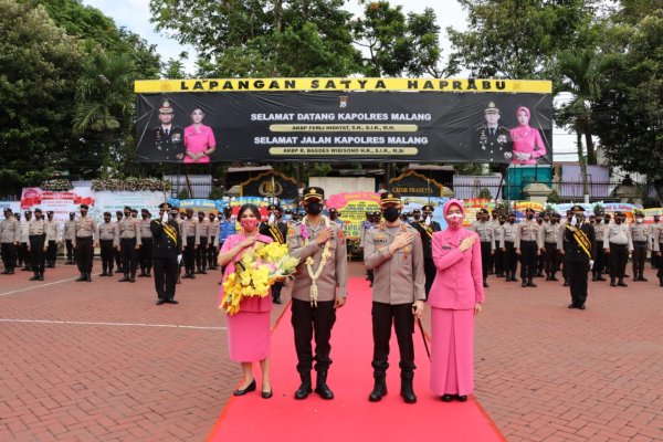 Upacara Pedang Pora, Jabatan Kapolres Malang Resmi Berganti