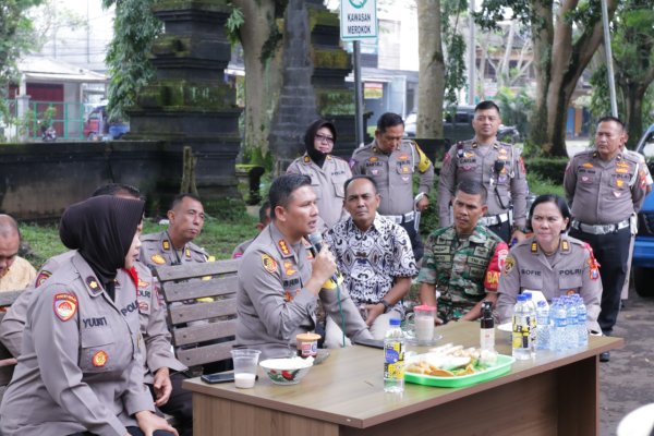 Gelar Jumat Curhat, Kombes Pol. Buher Dengar Keluh Kesah Sopir Angkot Terminal Madyopuro