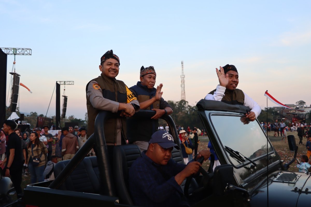 Kapolres Batu AKBP Andi Ikuti Kirab Maskot Pilkada Serentak Tahun 2024