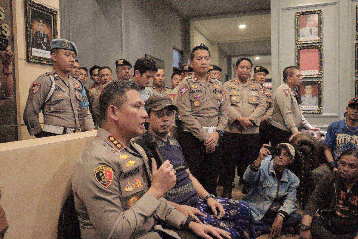 Kericuhan di Kantor Arema FC, Sejumlah Suporter Singo Edan Berikan Doa dan Dukungan Penegakan Hukum Polresta Malang Kota