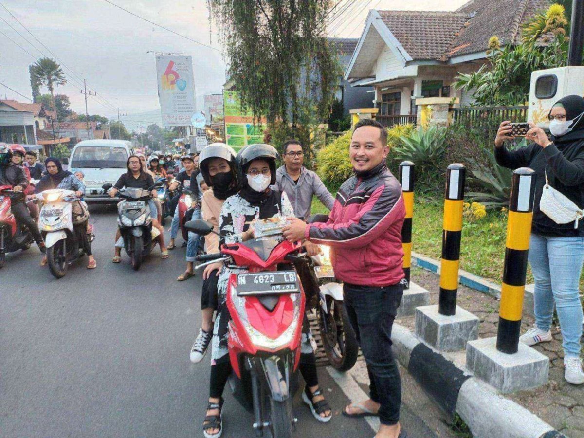 ASPEK Kota Batu Bagikan 3.000 Takjil Olahan Daging Kelinci, Ketua BPD Punten: Kami Apresiasi dan Mendukung