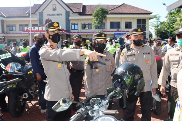 Jelang Pilkades, Kapolres Batu AKBP Oskar Cek Kesiapan Ranmor Dinas