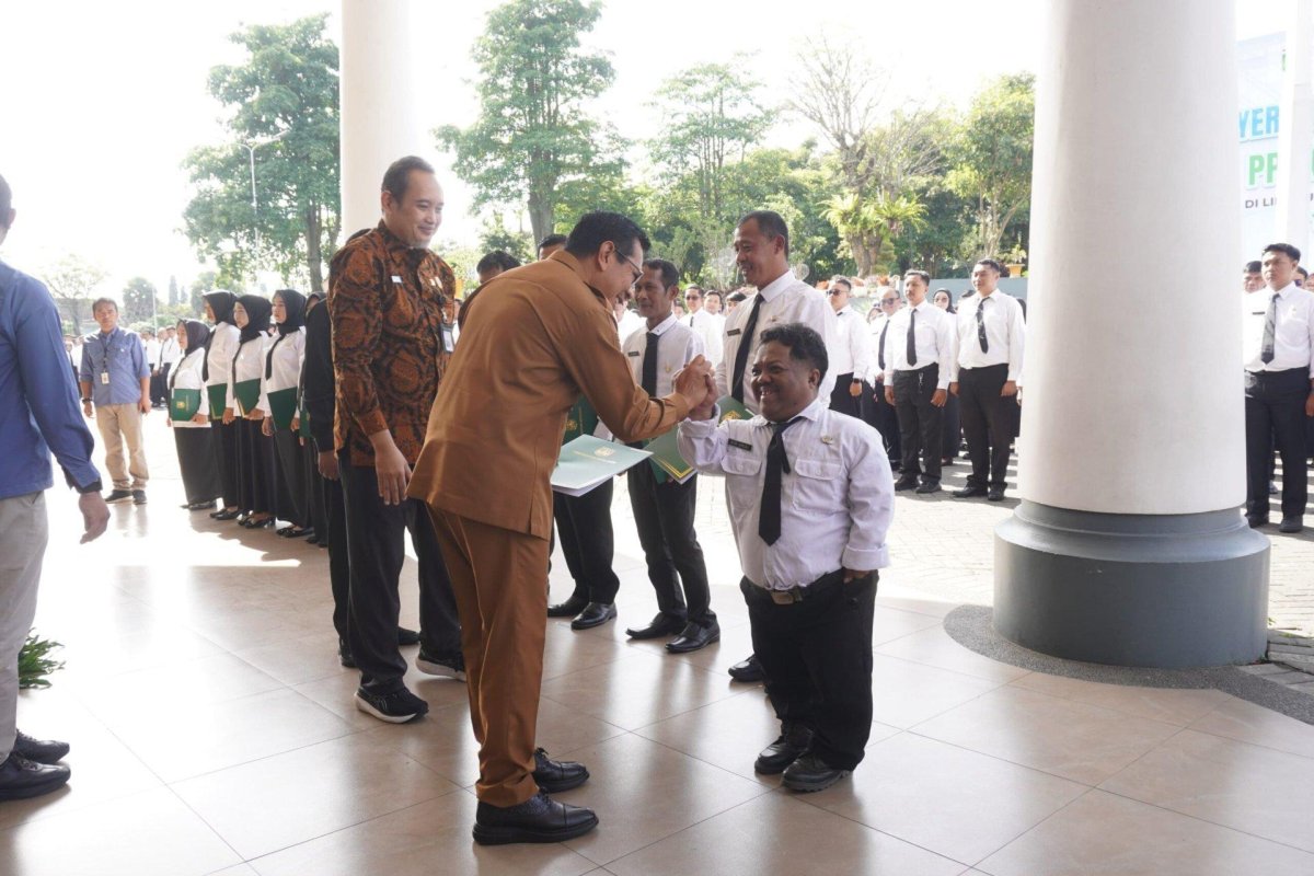 Tekankan Profesionalisme ASN, Pemkot Batu Serahkan SK PPPK Paruh Waktu kepada 1.233 Pegawai