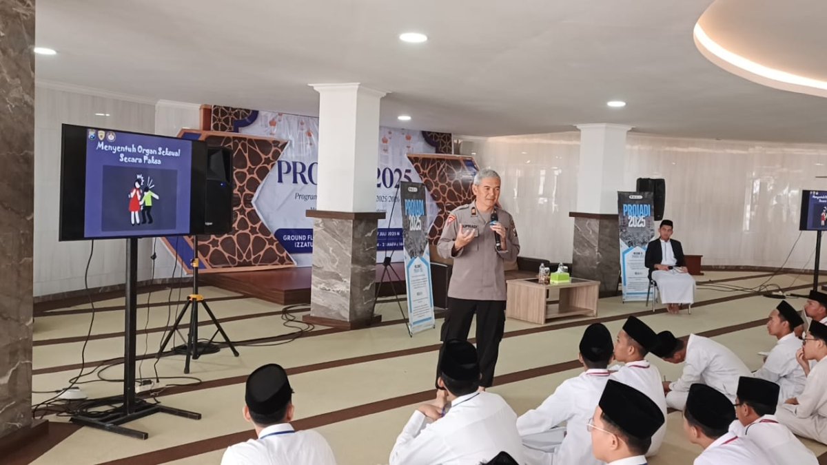 Polres Batu Gelar Sosialisasi Beri Psikoedukasi ke Pelajar SMA Ponpes AL-IZZAH IIBS, Cegah Kekerasan