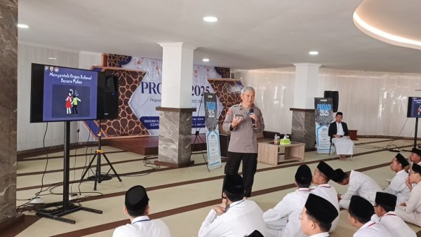 Polres Batu Gelar Sosialisasi Beri Psikoedukasi ke Pelajar SMA Ponpes AL-IZZAH IIBS, Cegah Kekerasan
