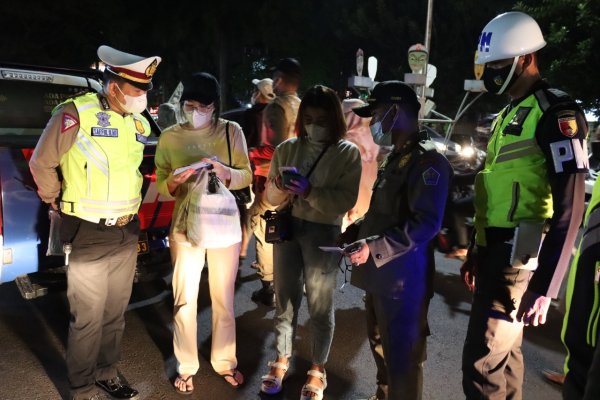 Tekan Penyebaran Omicron, Tim Pamor Keris Gelar Razia Prokes