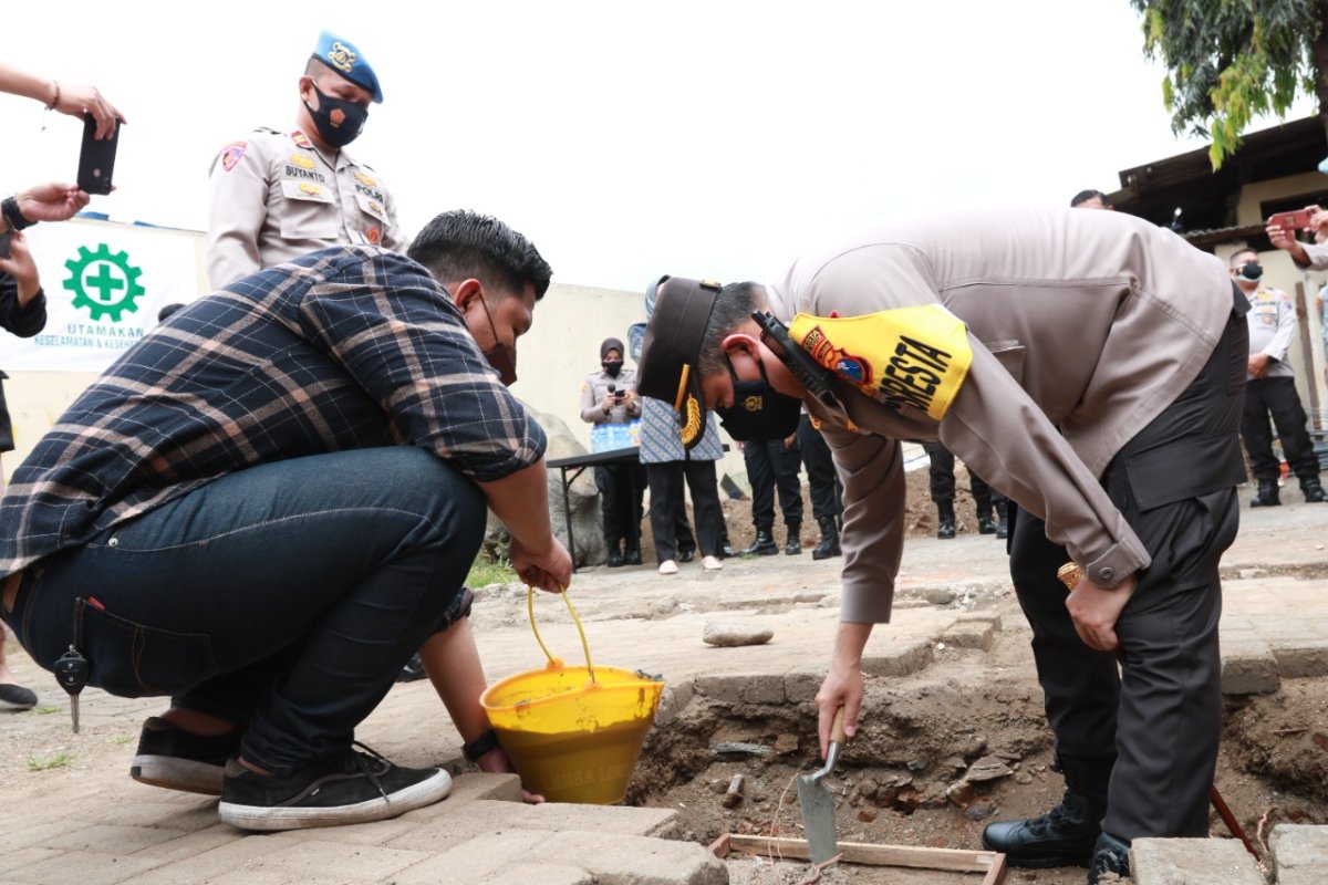 Awali Pembangunan Gedung Bhayangkari, Kapolresta Malang Kota Lakukan Peletakan Batu Pertama