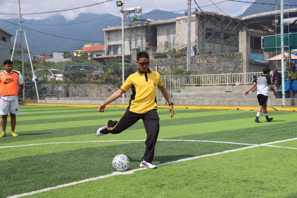 Jalin Sinergitas dengan Wartawan, Kapolres Batu AKBP Oskar Gelar PIRAMIDA Melalui Sepak Bola Mini Soccer