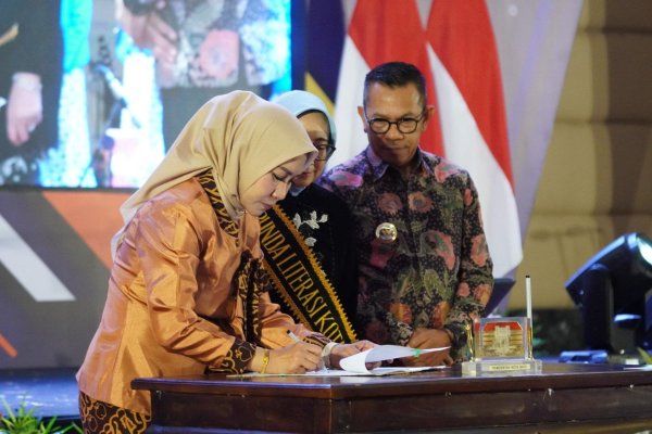 Bangun SDM Unggul Menuju Generasi Emas 2045, Pengukuhan Bunda Literasi Kota Batu Periode 2025-3030