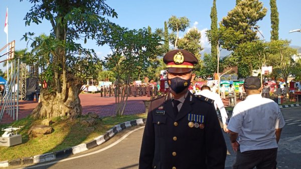 Peringati Puncak HUT Bhayangkara ke-76, Polres Batu Ikuti Upacara Secara Virtual
