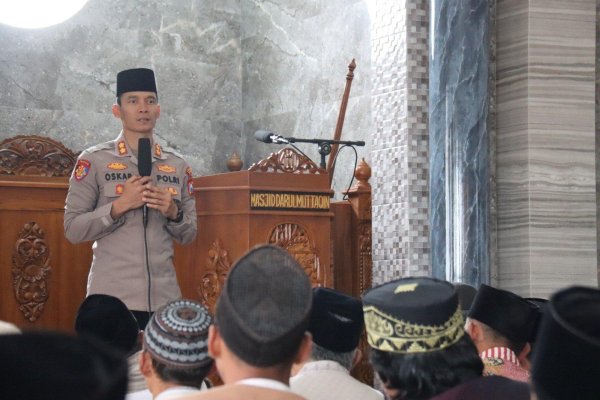 Jaga Kamtibmas, Kapolres Batu AKBP Oskar Berikan Ceramah di Masjid Darul Muttaqin