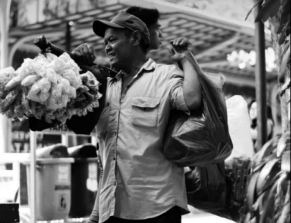 Sudarman Penjual Kerupuk Meninggal, Mahasiswa dan Alumni FISIP Unair Berbelasungkawa