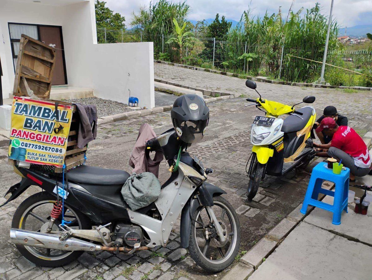 Sejak 2021, Perjuangan Hidup Sugianto Berprofesi Sebagai Tukang Tambal Ban Online