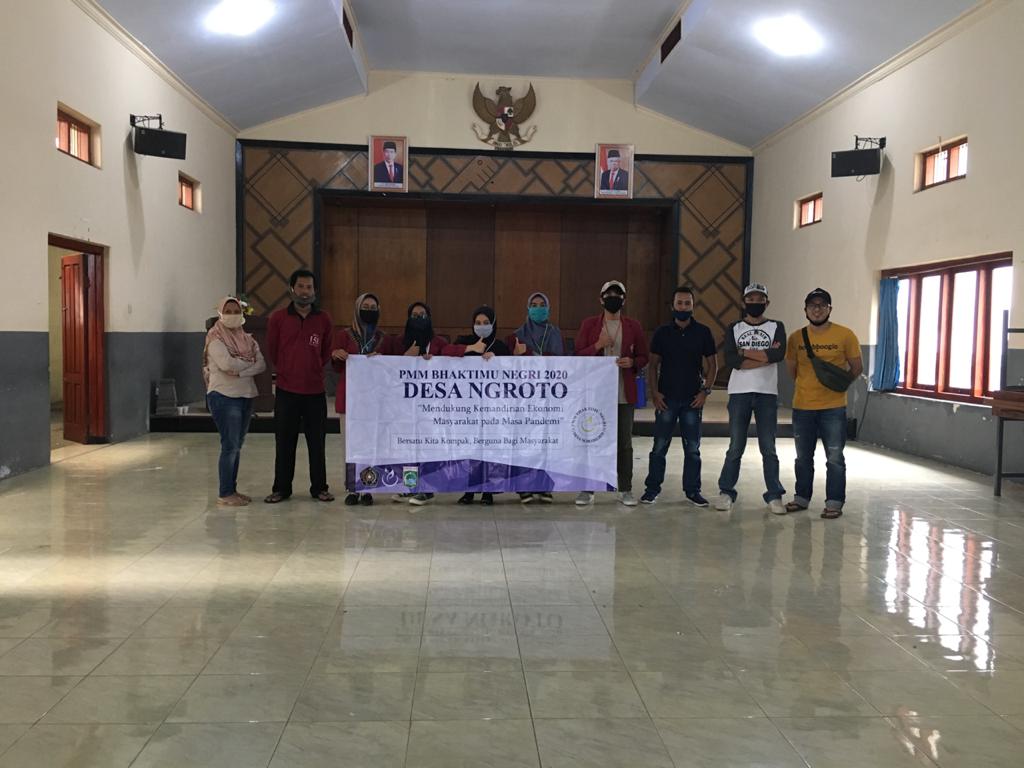 Cegah Covid-19, Mahasiswa UMM Bagikan Faceshield Hasil Karya Sendiri