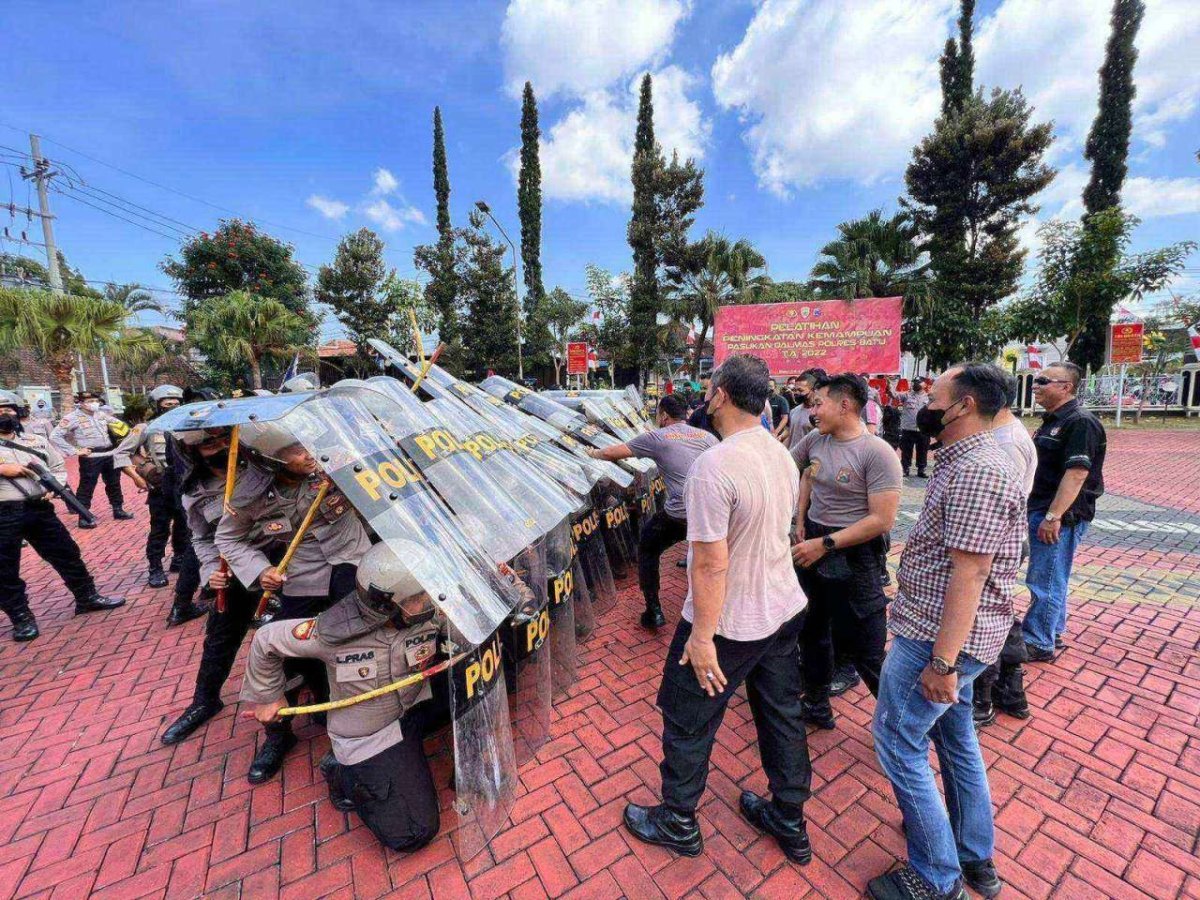 Tingkatkan Kemampuan Personel, Kapolres Batu AKBP Oskar Galakkan Latihan Dalmas
