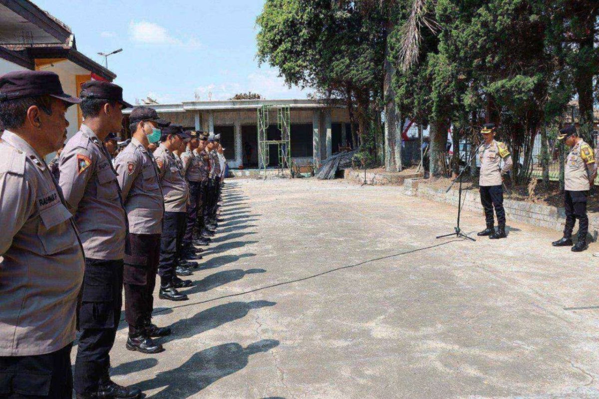 Tingkatkan Harkamtibmas, Kapolres Batu AKBP Oskar Pimpin Apel Jumat Curhat di Punten