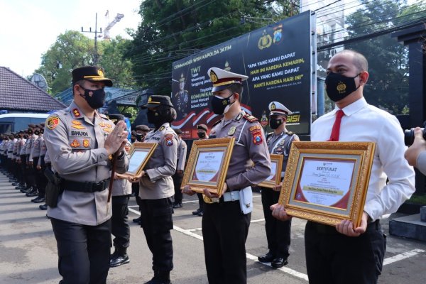 Anggota Polresta Malang Kota, Terima Penghargaan dari Kemenpan RB RI