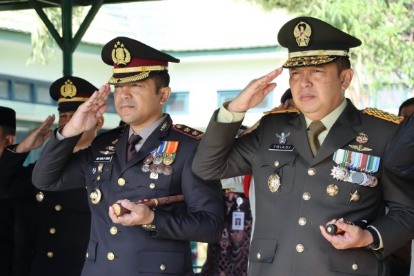 Tingkatkan Sinergitas TNI-Polri Jelang Pilkada Serentak 2024, Kapolres Batu AKBP Andi Hadiri Upacara HUT TNI ke-79