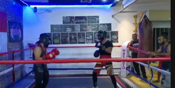 Matangkan Skill Hadapi Pertandingan Tinju WBC, Hero Tito Jalani Sparring Partner