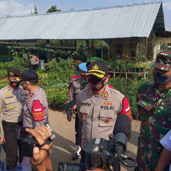 Polres Batu Laksanakan Pendisiplinan dan Pembagian Masker, Hingga ke Pelosok Desa