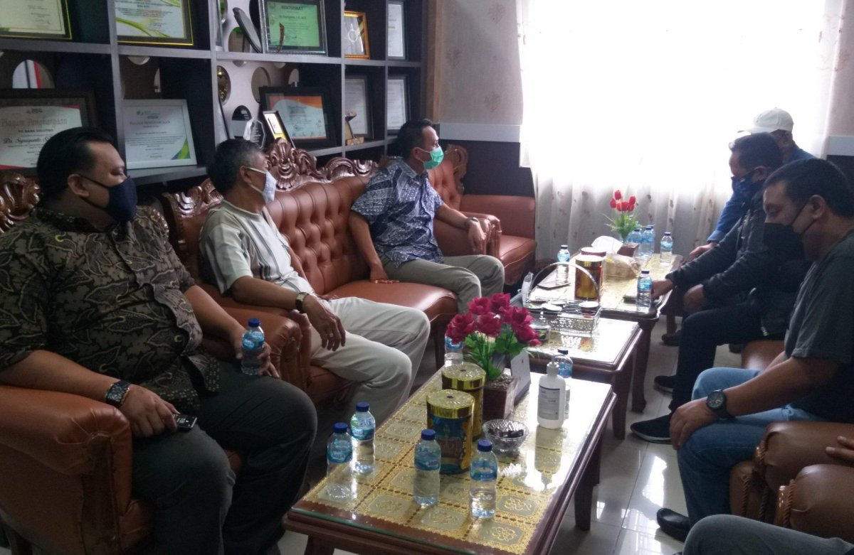 Pertanyakan Dugaan Oknum Terima Uang, Gabungan LSM dan Wartawan Datangi Kantor Kejari Batu