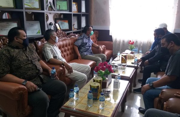 Pertanyakan Dugaan Oknum Terima Uang, Gabungan LSM dan Wartawan Datangi Kantor Kejari Batu