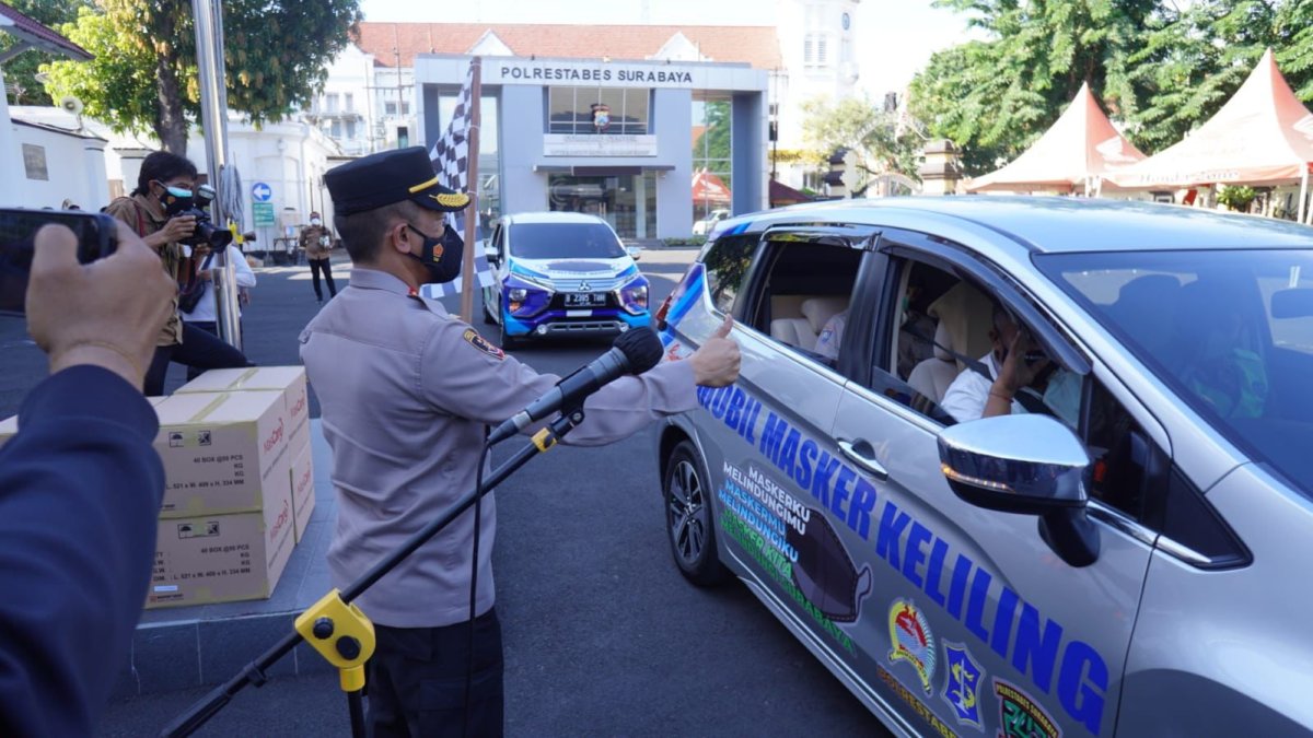 Inovasi Tanggulangi Covid-19, Polrestabes Surabaya Luncurkan Mobil Masker Keliling