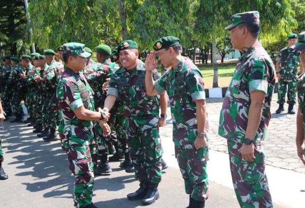 Kasdivif 2 Kostrad Dampingi Asops Panglima TNI, Riksiapops Satgas Pamtas Mobile Yonif MR 411 Kostrad