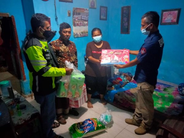 Sebagai Bentuk Empati, Polres Blitar Berikan Bantuan Sembako