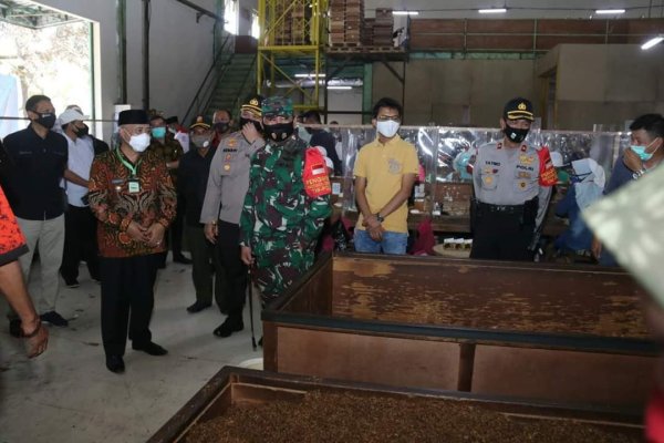 Bupati Malang Sanusi Kunjungi Pabrik Rokok Gudang Baru
