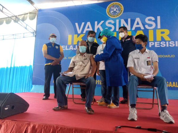 IKA Unair Sidoarjo dan PLN Gelar Vaksinasi Massal, Sasar Warga Kecamatan Taman