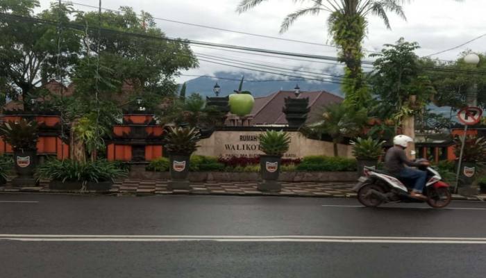 KPK Geledah Rumah Dinas Wali Kota Batu dan Toko Miras “Nusantara”