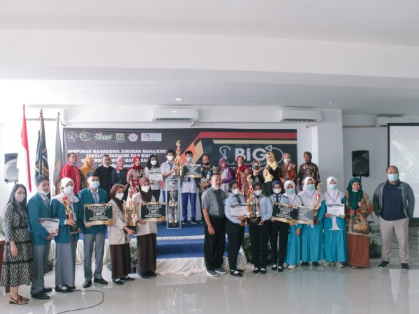 52 Tim Ikuti BPC Dies ke-50 Universitas Widyagama Malang