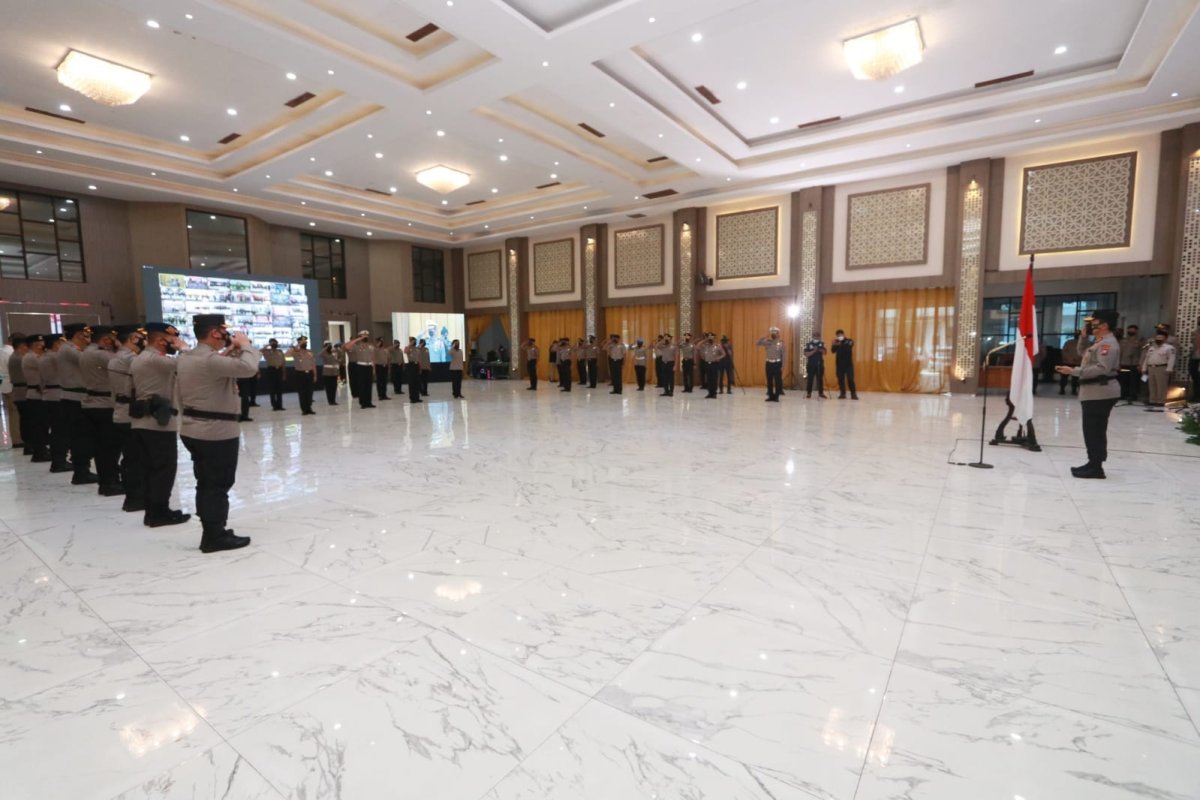 Kapolda Jatim, Pimpin Upacara Kenaikan Pangkat 4.008 Personil Polda Jatim