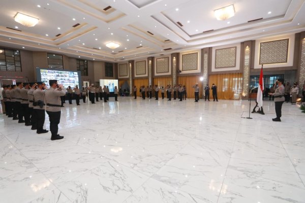 Kapolda Jatim, Pimpin Upacara Kenaikan Pangkat 4.008 Personil Polda Jatim