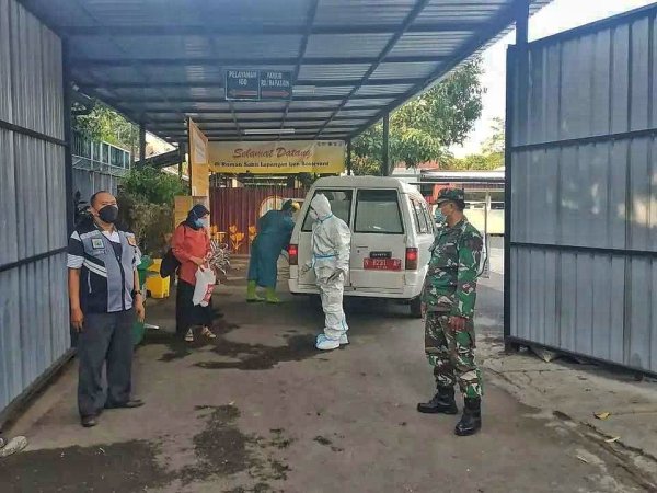 Kodim 0833 Kota Malang Evakuasi Warga ke Isoter, Bantu Percepat Penyembuhan Pasien