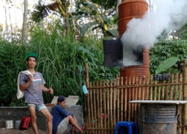 Kisah Kreatif Pemuda Ngajum, Ubah Limbah Sampah Plastik RT jadi Media Tanam